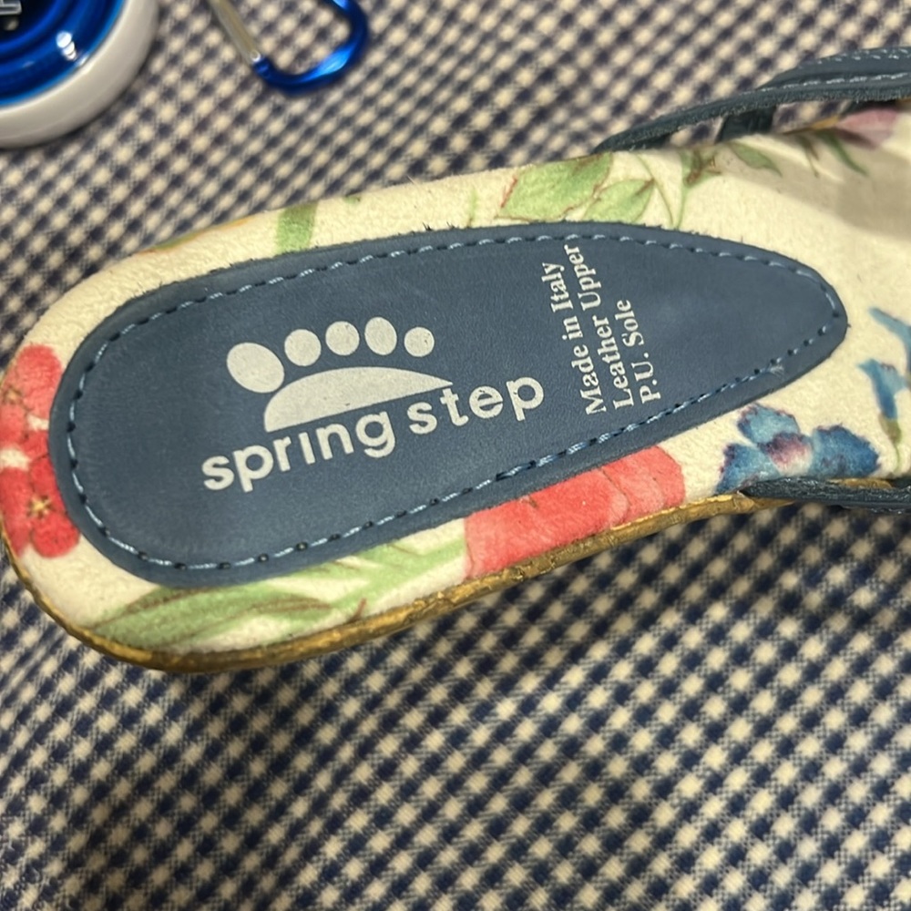 Spring Step Sandals - Picture 9 of 9